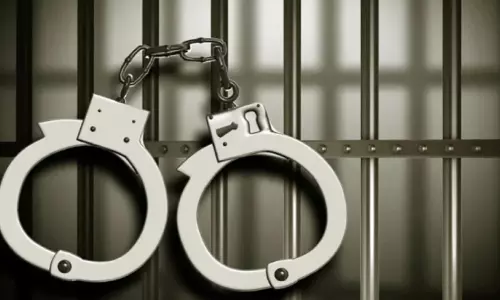 സാ​മൂ​ഹി​ക മാ​ധ്യ​മ നി​രീ​ക്ഷ​ണം ശ​ക്ത​മാ​ക്കി അ​ധി​കൃ​ത​ർ