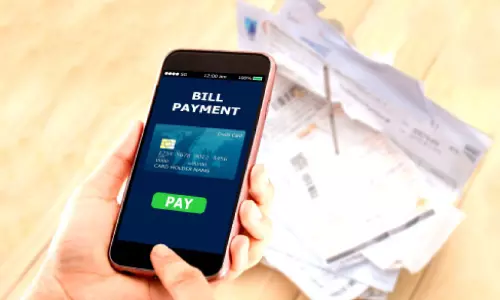 ക​റ​ൻ​സി ഇ​ട​പാ​ടി​ന് നി​യ​​ന്ത്ര​ണം; സ്വ​കാ​ര്യ ആ​രോ​ഗ്യ കേ​ന്ദ്ര​ങ്ങ​ളി​ൽ ഇ​ല​ക്ട്രോ​ണി​ക് പേ​യ്‌​മെ​ന്റ് മാ​ത്രം