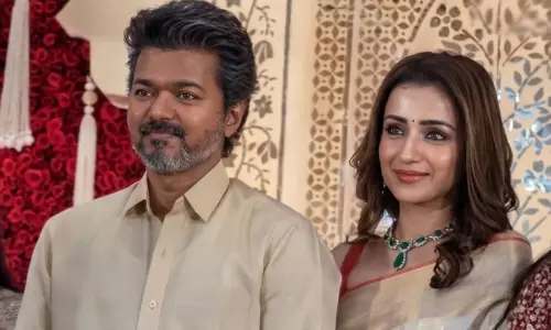 വിവാദങ്ങൾക്കിടെ പൊതുവേദിയിൽ ഒന്നിച്ചെത്തി വിജയ്‌യും തൃഷയും -വിഡിയോ വൈറൽ