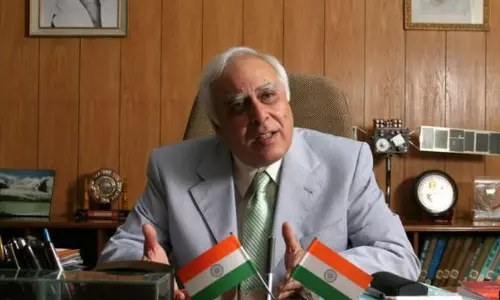 ഖാംനഈക്ക് ആദരാഞ്ജലി അർപ്പിക്കാനാണ് എത്തിയത്; ചില രാജ്യങ്ങൾ വിശ്വസിക്കുന്നത് കാടിന്റെ നിയമത്തിൽ -കപിൽ സിബൽ