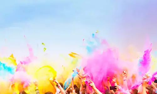 ഹോളി ആഘോഷത്തിനിടെ ബലൂൺ പൊട്ടി വെള്ളം തെറിച്ചതിനെച്ചൊല്ലി തർക്കം; യുവാവിനെ തല്ലിക്കൊന്നു