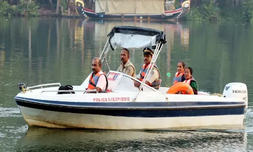 ചോദ്യപേപ്പര്‍ എത്തിയത് സ്പീഡ് ബോട്ടില്‍