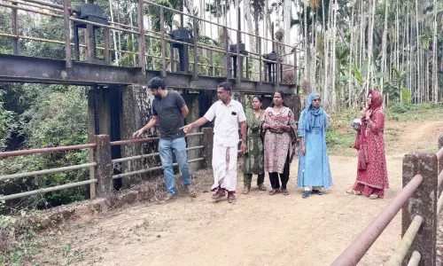 ഹൈഡ്രോളിക് ഷട്ടർ: ഉദ്യോഗസ്ഥർ സ്ഥല പരിശോധന നടത്തി