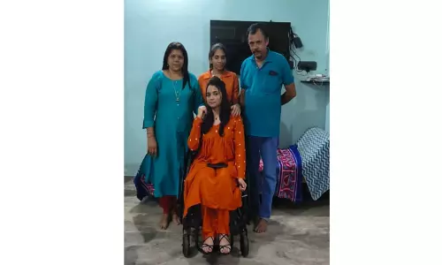 വീൽചെയറിലിരുന്ന് വിധിയെ തോൽപ്പിച്ച് ആതിരക്ക് ഐ.എ.എസ്