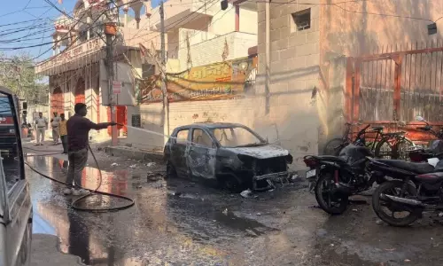 ഡൽഹിയിൽ ഹോളി ആഘോഷത്തിനിടെ യുവാവിനെ തല്ലിക്കൊന്നു; ഉത്തം നഗറിൽ വ്യാപക സംഘർഷം, വാഹനങ്ങൾക്ക് തീയിട്ടു