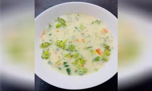 ക്രീ​മി ബ്രോ​ക്കോ​ളി ചി​ക്ക​ൻ സൂ​പ്പ്