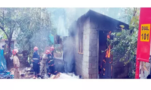 പുന്നാംകരിക്കകത്ത് വീട് കത്തിനശിച്ചു