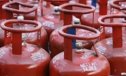 പാചകവാതക ബുക്കിങ്ങിൽ നിയന്ത്രണം; സിലിണ്ടര്‍ ബുക്ക് ചെയ്യാന്‍ 21 ദിവസത്തെ ഇടവേള