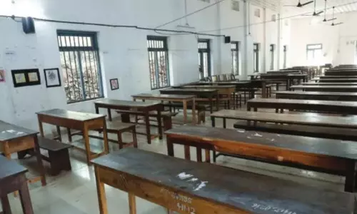 ഒൻപതാം ക്ലാസ് വിദ്യാർഥികൾക്ക് വിതരണം ചെയ്തത് എട്ടാം ക്ലാസിലെ ചോദ്യക്കടലാസ്