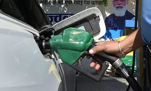 പെട്രോൾ, ഡീസൽ വില വർധിപ്പിക്കില്ല; റഷ്യയിൽ നിന്നും എൽ.എൻ.ജി വാങ്ങുന്നത് പരിഗണിക്കും -കേന്ദ്ര സർക്കാർ