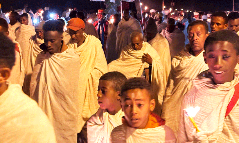 വിശുദ്ധ പേടകവും വഹിച്ച് വിശ്വാസികൾ നടത്തിയ ജാഥയിൽനിന്ന്