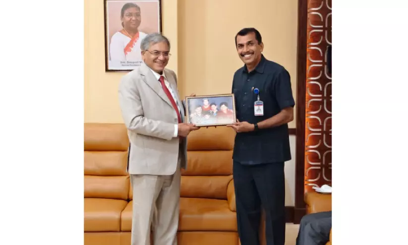 കേരള സന്ദർശനത്തിൽ പഴയ ഗൺമാനെ കൂടെക്കൂട്ടി മുഖ്യ തെരഞ്ഞെടുപ്പ് കമീഷണർ കേരള സന്ദർശനത്തിൽ പഴയ ഗൺമാനെ കൂടെക്കൂട്ടി മുഖ്യ തെരഞ്ഞെടുപ്പ് കമീഷണർ