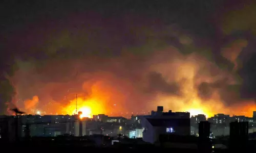 അയവില്ല