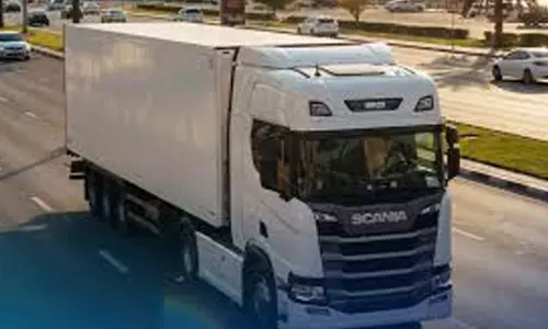 ഷാർജയിൽ ട്രക്കുകളുടെ നിയന്ത്രണം പിൻവലിച്ചു