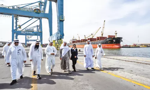 പ്ര​ധാ​ന​മ​ന്ത്രി ശു​വൈ​ഖ് തു​റ​മു​ഖം സ​ന്ദ​ർ​ശി​ച്ചു