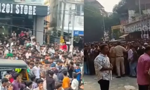 ഒരുരൂപക്ക് ഷൂ നൽകാമെന്ന് വാഗ്ദാനം; ആയിരങ്ങളൊഴുകി, തിക്കും തിരക്കും- പൊലീസ് ലാത്തിവീശി