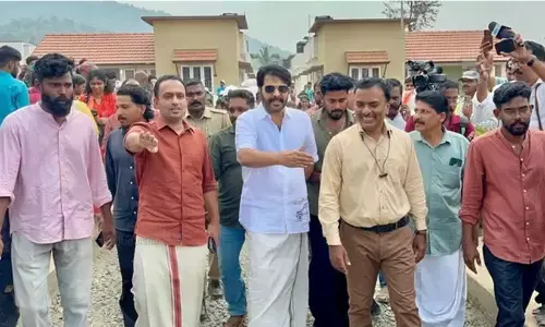 നിങ്ങൾ എപ്പോഴും എന്റെയൊപ്പം നടന്നാൽ ഞാൻ നിങ്ങൾക്കുവേണ്ടി വന്നതാണെന്ന് തെറ്റിദ്ധരിക്കില്ലേ; വയനാട് ടൗൺഷിപ്പ് സന്ദർശിച്ചതിൽ മമ്മൂട്ടിക്കെതിരെ കടുത്ത സെബർ ആക്രമണം