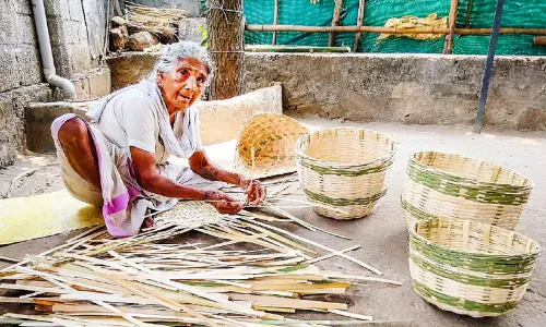 നവതി കഴിഞ്ഞും മുളനാരുകളിൽ തങ്കലിപി