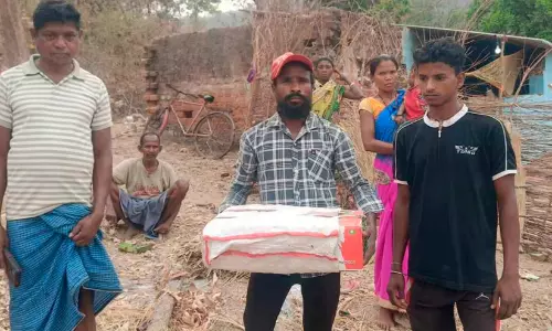 Father brings newborn’s body home in a cardboard box