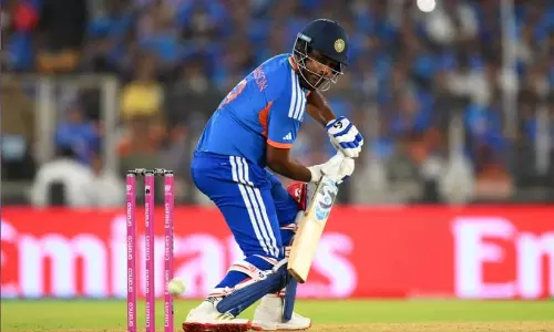 ചേട്ടൻ പൊളി! ഫൈനലും സഞ്ജു തൂക്കി (46 പന്തിൽ 89), അഭിഷേകിനും ഇഷാനും അർധ സെഞ്ച്വറി; ന്യൂസിലൻഡിന് മുന്നിൽ റൺമല തീർത്ത് ഇന്ത്യ ചേട്ടൻ പൊളി! ഫൈനലും സഞ്ജു തൂക്കി (46 പന്തിൽ 89), അഭിഷേകിനും ഇഷാനും അർധ സെഞ്ച്വറി; ന്യൂസിലൻഡിന് മുന്നിൽ റൺമല തീർത്ത് ഇന്ത്യ