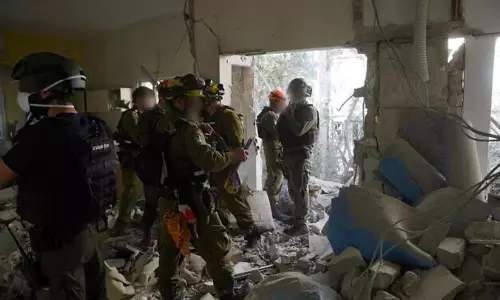 ഇസ്രായേലിൽ ക്ലസ്റ്റർ ബോംബിട്ട് ഇറാൻ; ലബനാനിൽ രണ്ട് ഇസ്രായേൽ സൈനികർ കൊല്ലപ്പെട്ടു ഇസ്രായേലിൽ ക്ലസ്റ്റർ ബോംബിട്ട് ഇറാൻ; ലബനാനിൽ രണ്ട് ഇസ്രായേൽ സൈനികർ കൊല്ലപ്പെട്ടു