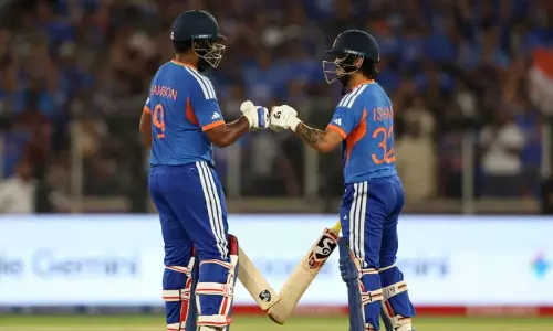 കോഹ്ലിയെ ‘വെട്ടി’ സഞ്ജു! ഇനി ഹിറ്റ്മാൻ; റെക്കോഡുകൾ തകർത്തെറിഞ്ഞ് സൂപ്പർതാരം കോഹ്ലിയെ ‘വെട്ടി’ സഞ്ജു! ഇനി ഹിറ്റ്മാൻ; റെക്കോഡുകൾ തകർത്തെറിഞ്ഞ് സൂപ്പർതാരം