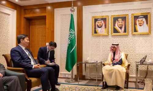 മേഖലയിലെ സുരക്ഷയും സമാധാനവും: വിദേശകാര്യ മന്ത്രി ചൈനീസ് പ്രതിനിധിയുമായി ചർച്ച നടത്തി മേഖലയിലെ സുരക്ഷയും സമാധാനവും: വിദേശകാര്യ മന്ത്രി ചൈനീസ് പ്രതിനിധിയുമായി ചർച്ച നടത്തി