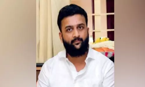 ബ​സും കാ​റും കൂ​ട്ടി​മു​ട്ടി ഒ​രു മ​ര​ണം