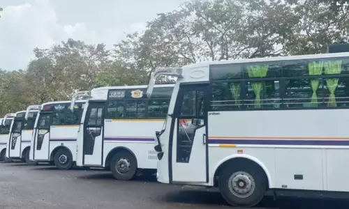 വെള്ള നിറത്തിൽ മലക്കം മറിച്ചിൽ; ടൂറിസ്റ്റ് ബസുകൾ വീണ്ടും കളർഫുൾ ആകും; അജണ്ട ഇന്ന് എസ്.ടി.എ യോഗത്തിൽ