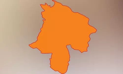 ഇടതുചാരി വലതോരം ചേർന്ന് മങ്കട ഇടതുചാരി വലതോരം ചേർന്ന് മങ്കട