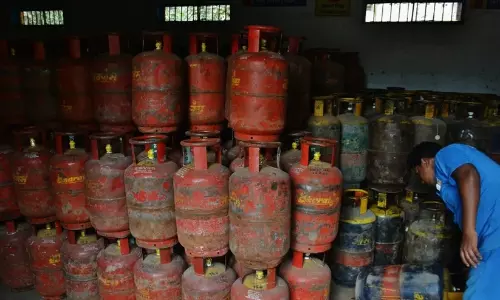 പാചകവാതക വില വർധന പിൻവലിക്കണം -സി.പി.എം