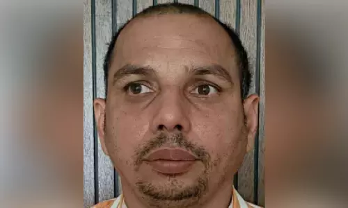 വാ​ക്കു​ത​ർ​ക്കം ചി​ത്രീ​ക​രി​ച്ചെ​ന്ന്;യാ​ത്ര​ക്കാ​ര​നെ ലി​വ​ർ​കൊ​ണ്ട് ത​ല​ക്ക​ടി​ച്ചു