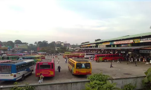 ബസുകൾ സമയം പാലിക്കുന്നില്ല; വണ്ണപ്പുറം-ചേലച്ചുവട് റൂട്ടിൽ സംഘർഷം ബസുകൾ സമയം പാലിക്കുന്നില്ല; വണ്ണപ്പുറം-ചേലച്ചുവട് റൂട്ടിൽ സംഘർഷം
