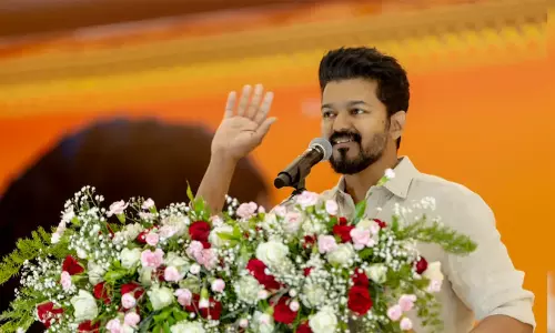 കരൂർ കേസ്: ചോദ്യം ചെയ്യലിന് ഹാജരാകാൻ‍ 15 ദിവസം സാവകാശം ചോദിച്ച് വിജയ്