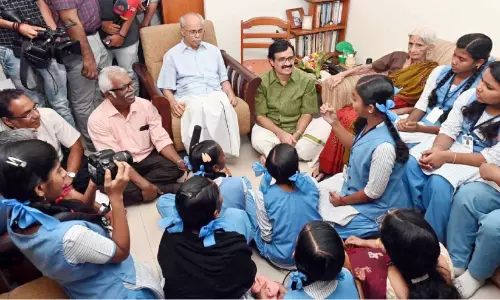 ച​രി​ത്രം നീ​തി​ക്കാ​യു​ള്ള ആ​യു​ധം