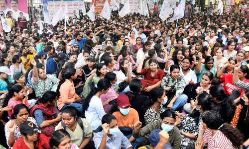 ‘മറ്റെന്തെല്ലാം മാർഗങ്ങളുണ്ട്, ഈ സമരം രോഗികളുടെ ജീവൻ വെച്ചുള്ള വിലപേശലാണെന്ന് പറയാതെ വയ്യ’ -നഴ്സുമാരുടെ സമരരീതി മാറ്റണമെന്ന് ഇഖ്റ ആശുപത്രി