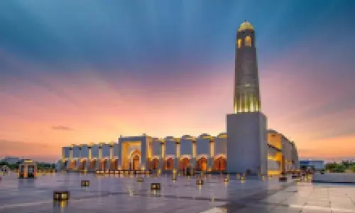 റ​​മ​​ദാ​​ൻ അ​വ​സാ​ന ദിനങ്ങളിൽ; ആ​രാ​ധ​ന​ക​ളി​ൽ മു​​ഴു​​കി വി​​ശ്വാ​​സി​​ക​​ൾ