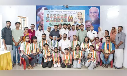 വേമ്പനാട്ട് കായൽ നീന്തിക്കടന്ന പ്രതിഭകൾക്ക് നാടിന്റെ ആദരം