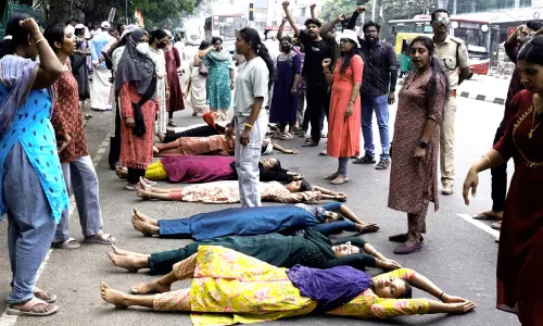 ശയനപ്രദക്ഷിണം നടത്തി റാങ്ക് ഹോൾഡർമാർ; സമരം ആറാം ദിനത്തിലേക്ക്