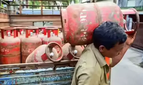 കേരളത്തിലും എൽ.പി.ജി പ്രതിസന്ധി:   അവശ്യവസ്തു നിയമവുമായി കേന്ദ്രം