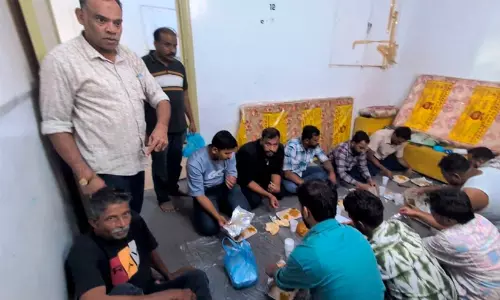 റിയാദ് വിമാനത്താവളത്തിൽ കുടുങ്ങിയ യാത്രക്കാർക്ക് കൈത്താങ്ങായി റിയാദ് കെ.എം.സി.സി