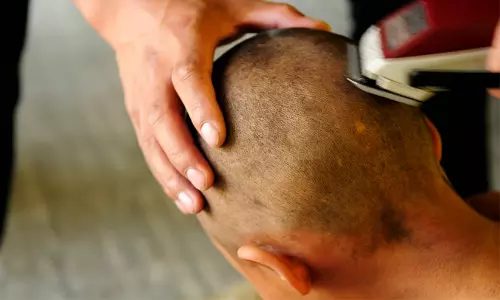 ഹൈദരാബാദിൽ പ്രിൻസിപ്പൽ വിദ്യാർഥിയുടെ തല മൊട്ടയടിച്ചു; മുറിച്ചത് വഴിപാടിനായി നീട്ടി വളർത്തിയ മുടി