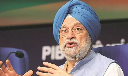 പരിഭ്രാന്തരാകേണ്ട ; തടസ്സമില്ലാത്ത ഇന്ധന വിതരണം ഉറപ്പാക്കും -പെട്രോളിയം മന്ത്രി