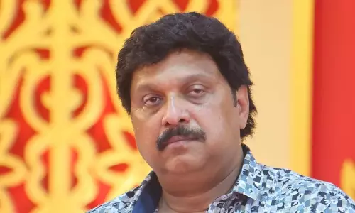 ചിലർ തന്‍റെ ചോരക്ക് കാത്തിരിക്കുന്നു -ഗണേഷ്