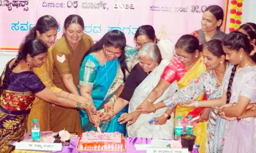 സ​മൂ​ഹ​സേ​വ​ന​ത്തി​ൽ മാ​തൃ​ക​യാ​യ വ​നി​ത​ക​ൾ​ക്ക് ആ​ദ​രം