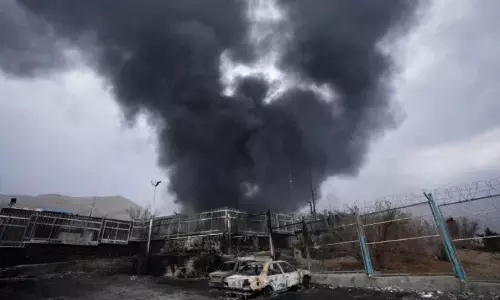 ബോംബ് വർഷത്തിന് പിന്നാലെ കരിമഴയും