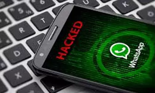 മൊ​ബൈ​ൽ വ​ഴി വായ്പക്ക് ശ്ര​മി​ച്ച യു​വാ​വി​ന്റെ ഫോ​ൺ ഹാ​ക്ക് ചെ​യ്ത​താ​യി പ​രാ​തി