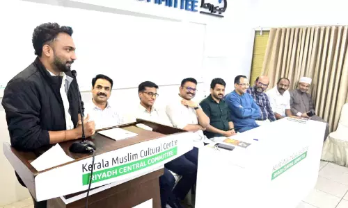 റാ​ഷി​ദ് സ​ബാ​ന് കോ​ഴി​ക്കോ​ട് ജി​ല്ലാ കെ.​എം.​സി.​സി സ്വീ​ക​ര​ണം ന​ൽ​കി