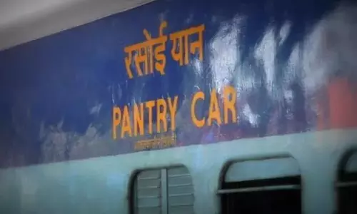 ട്രെയിനിലെ ഭക്ഷണ സേവനങ്ങൾ നിർത്തിവെക്കാൻ ഐ.ആർ.സി.ടി.സി; മുൻകൂട്ടി ബുക്ക് ചെയ്തവർക്ക് പണം തിരികെ നൽകിയേക്കും