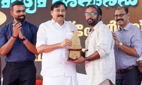 സ്പോർട്സ് കൗൺസിൽ അവാർഡ്  ‘മാധ്യമം’ ഫോട്ടോഗ്രാഫർ ബൈജു കൊടുവള്ളി ഏറ്റുവാങ്ങി